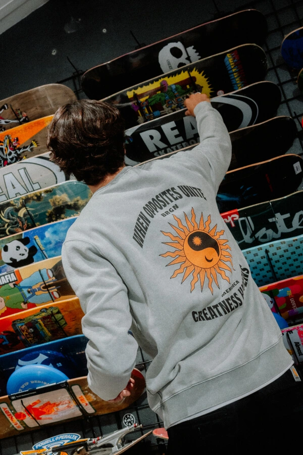 Sudadera-Buragun-Greatness-ice-grey-washed-2